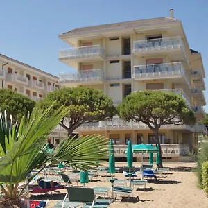 Apartament Diplomatic-residence Fronte Mare-piazza Torino-lido Di